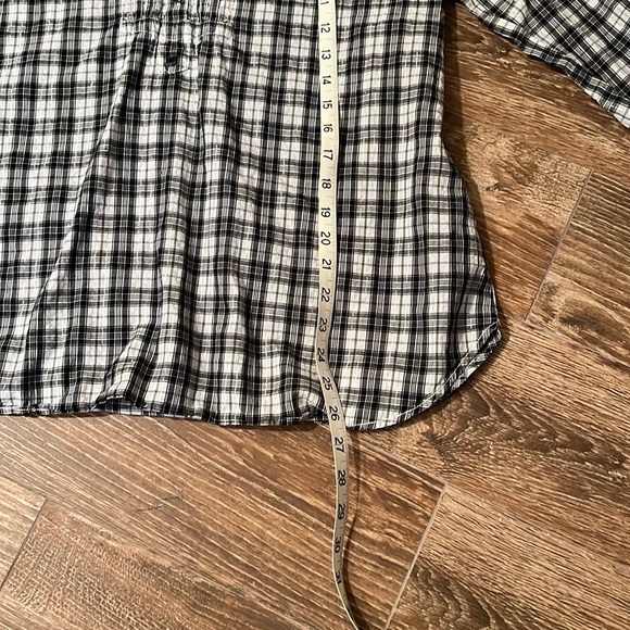 Chico’s black and white plaid popover button down blouse with metallic Sz. 2 - Picture 3 of 4
